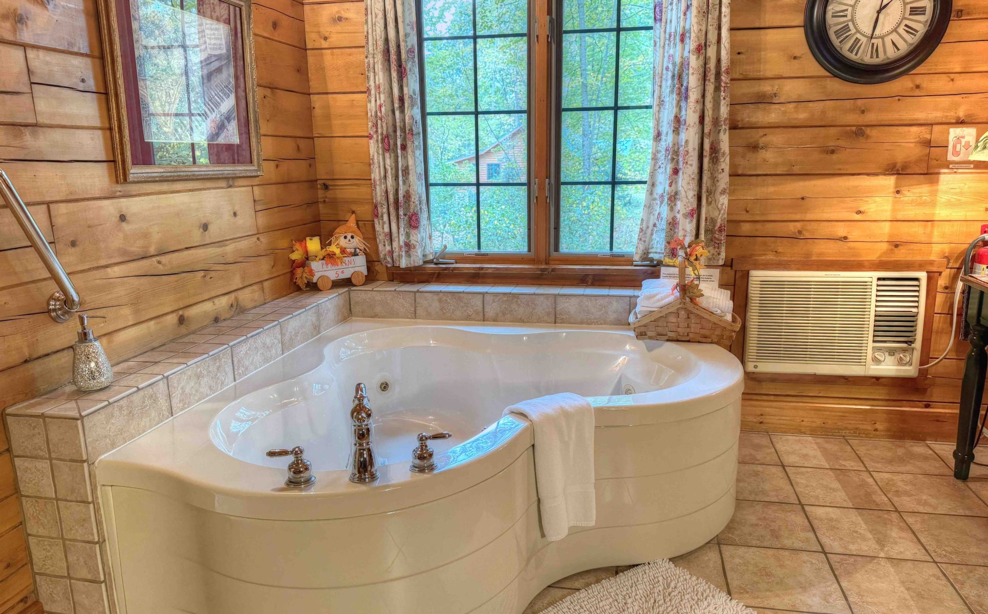 Cicada's Song Jetted Tub